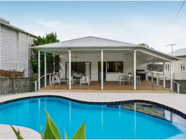 77 Thackeray Street, Norman Park House for rent Listed by Mat.