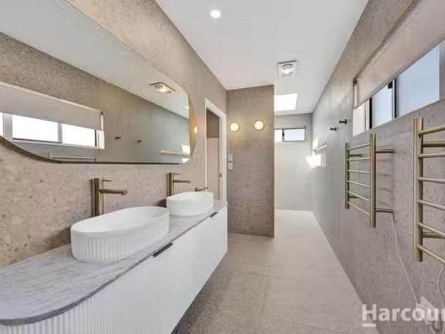 77 Wisteria Street, BARGARA, QLD 4670 House for Rent