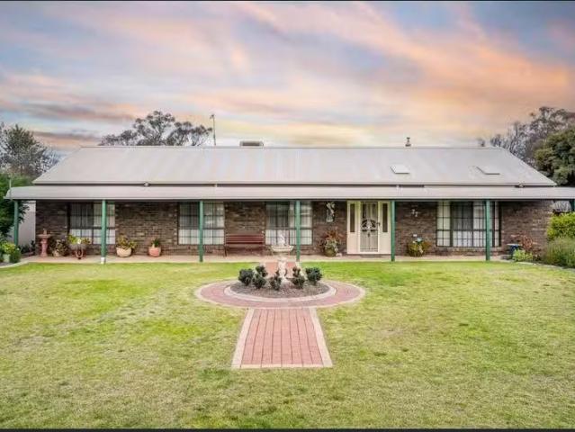 77 Adams Street, JINDERA House for rent Listed by Renee Saund.