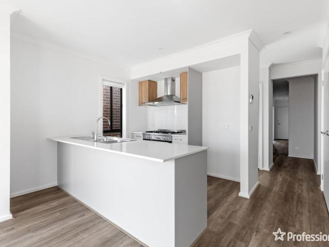 77 Courtenay PromenadeFraser Rise VIC 3336, Australia