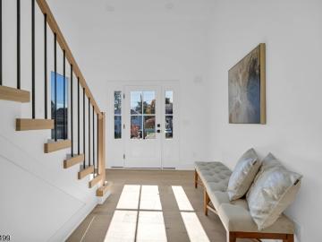77 Elmwood Dr