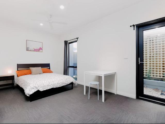 77 Elgar Road, Melbourne