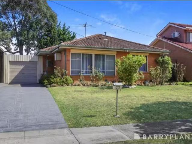 77 Fairbairn Road, Sunshine West House for rent Listed by Ali.