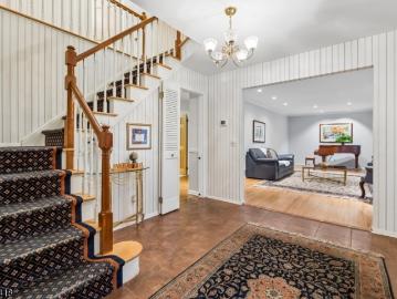 77 Hansell Rd