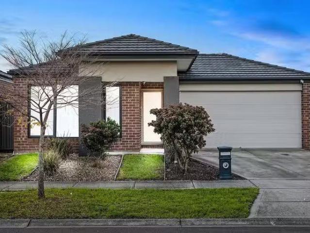 77 Kennedy Parade, ROXBURGH PARK, VIC 3064 House for Rent