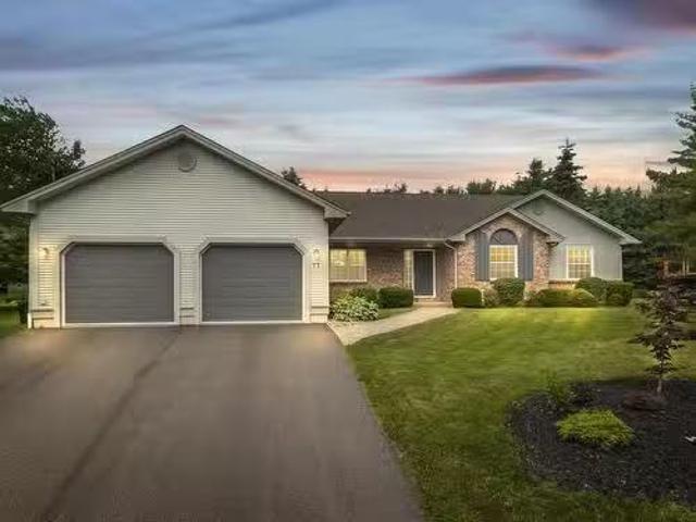 77 Parkside Drive, Charlottetown, PE, C1E 1M8 house for sale.