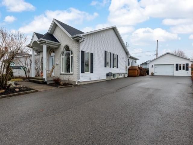 77 Rue Des Abeilles, Coteau Du Lac, QC, J0P 1B0 house for sale | Listing ID 16745 | Royal LePage