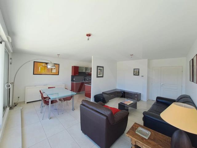 77 RUE DES AMOURS RIVES. Résdence Récente. T3 meublé. 77m2