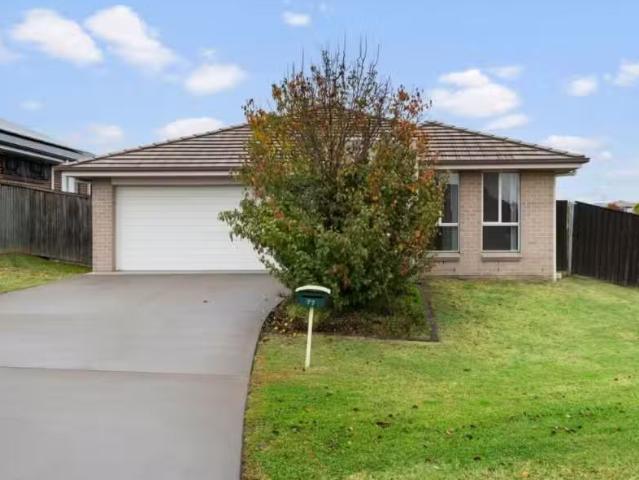 77 Saddlers Drive, GILLIESTON HEIGHTS House for rent Listed b.