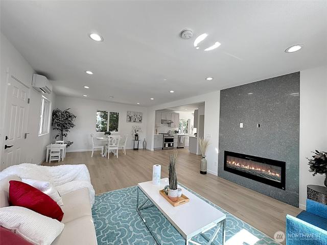 7403 Beverly Blvd