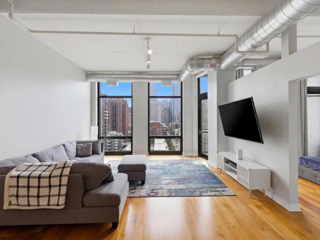 740 W Fulton Street # 1303