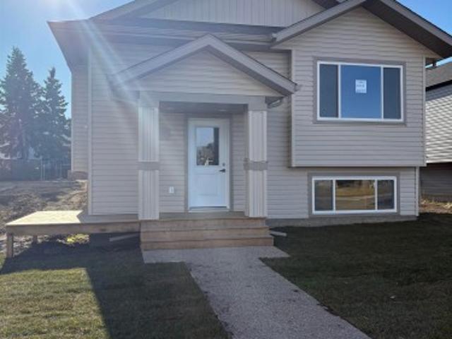 7413 44 Avenue, Camrose, AB, T4V 5C9 house for sale | Listing ID E4430 | Royal LePage