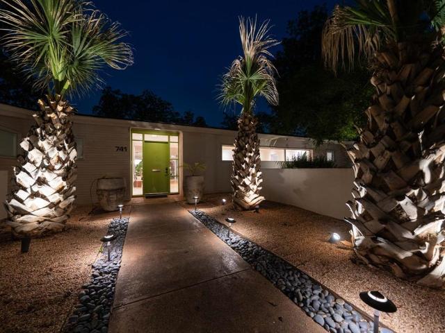 741 Rivercrest Drive
