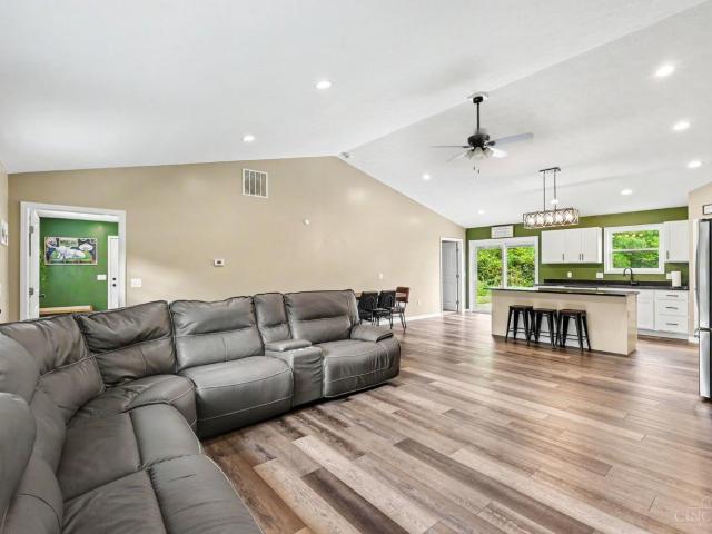 7425 King Road