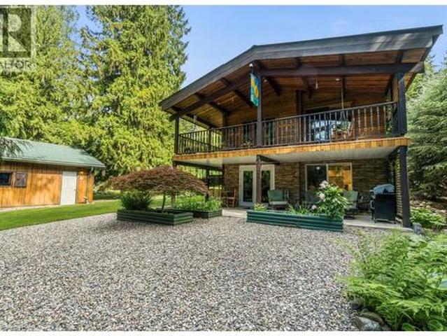 7420 Stampede Trail, Anglemont, BC, V0E 1M8 house for sale | Listing ID 10396 | Royal LePage