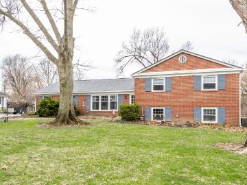 7432 Glenview Drive W