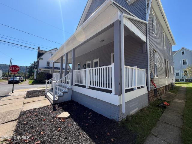 744 746 CENTER Street