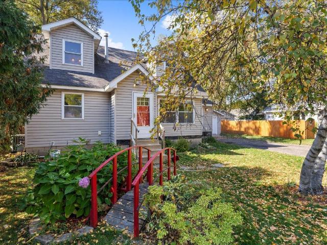 744 6th Street SE