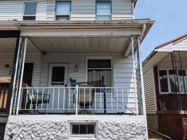 744 Chestnut Street