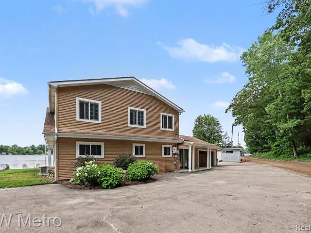 744 N Long Lake Boulevard