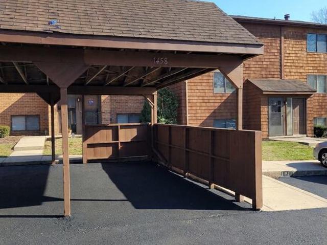 7458 Hickory Log Circle