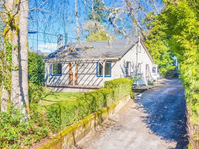 745 SW Maplecrest Dr, Portland, OR 97219