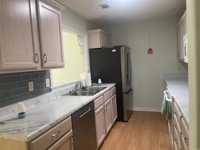 746 Embassy Parkway