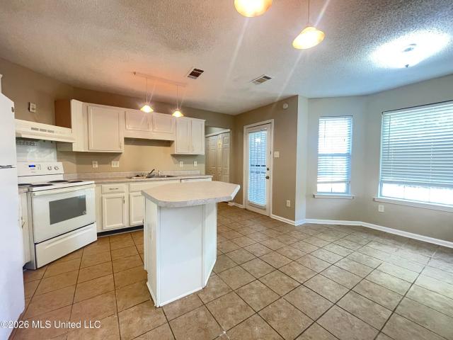 7472 Creekside Drive