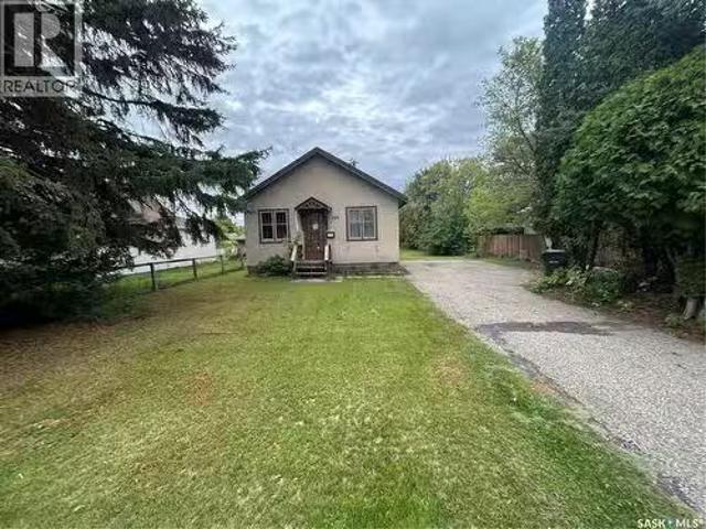 748 6Th Street E, Prince Albert, SK, S6V 0N8 house for sale.