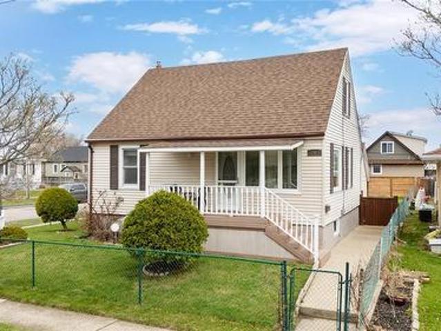 748 Alexander Street, Sarnia, ON, N7T 5G8 house for sale | Listing ID 26025 | Royal LePage