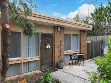 Melton, Victoria - Equipped kitchen