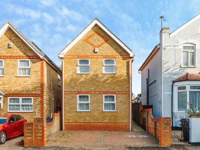 74, Worthington Road, Surbiton, KT6 5 bed detached house to rent £950 pcm £219 pw