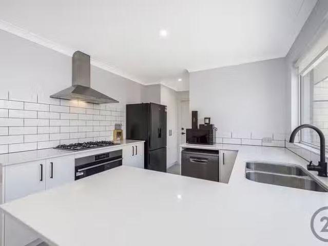 74 Alverstone Boulevard, Lakelands, WA 6180