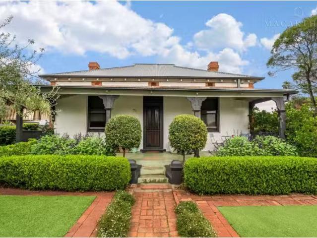 74 Bourke Street, Turvey Park House for rent Listed by Leasin.