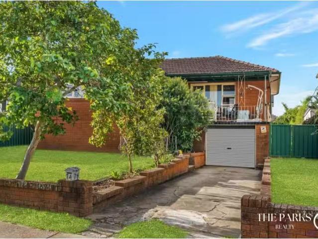 74 Dawson Street, Fairfield Heights House for rent Listed by.