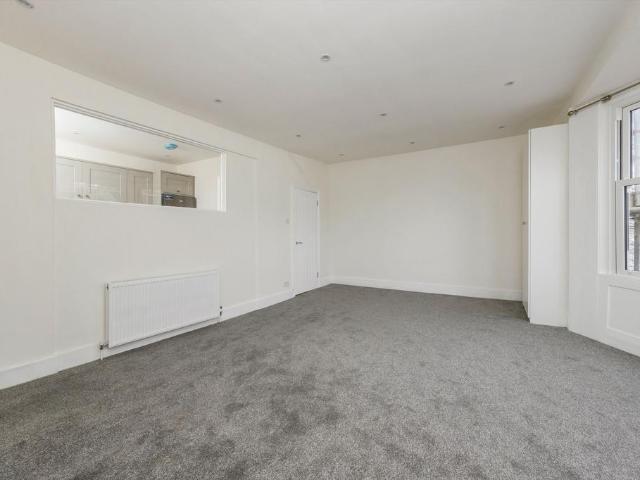 74 Goldstone Villas, Hove BN3 3 bed maisonette to rent £1,850 pcm £427 pw