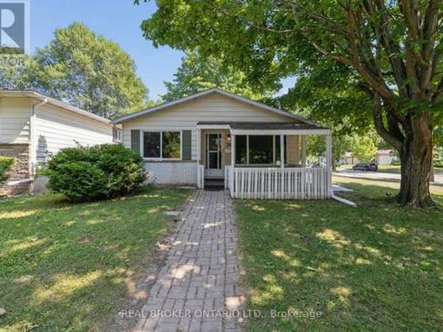 74 Helene Crescent, Waterloo, ON, N2L 5E5 house for sale | Listing ID X13561 | Royal LePage