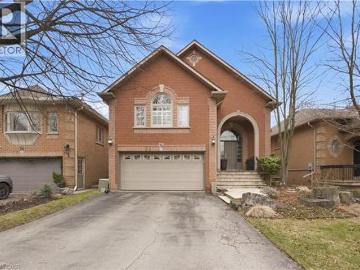 Waterdown, Ontario - Garden, Parking