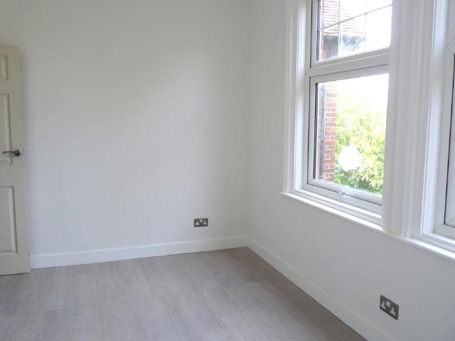 74 London Road, Maidstone, ME16 0DT Studio to rent £750 pcm £173 pw