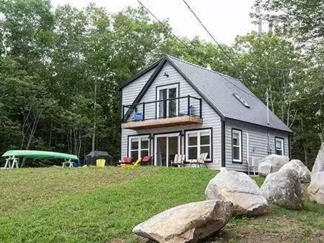 74 Meek Arm Trail, East Uniacke, NS, B0N 1Z0 house for sale.