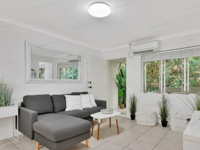 74 SIR FRED SCHONELL DRIVE, Brisbane