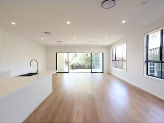 74B Sutherland Road, Jannali Townhouse for rent Listed by Emm.
