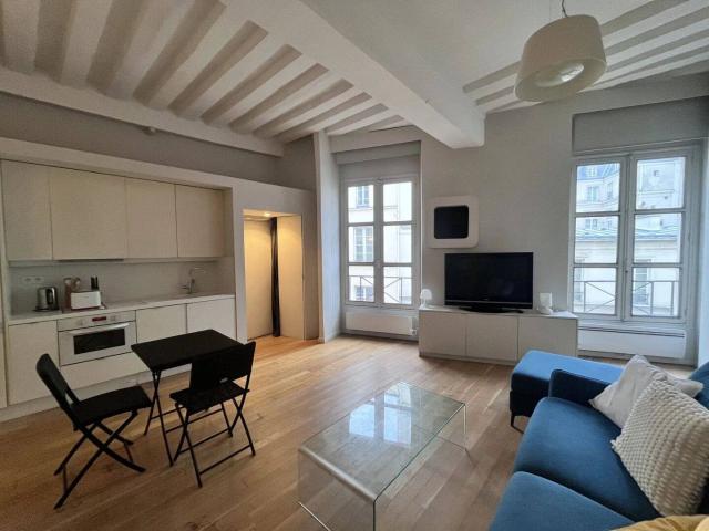 75003/Saint Claude: 2 pièces de charme