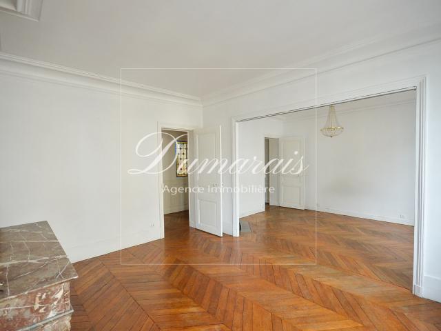 75004 Paris CHARMANT 3 PIECES