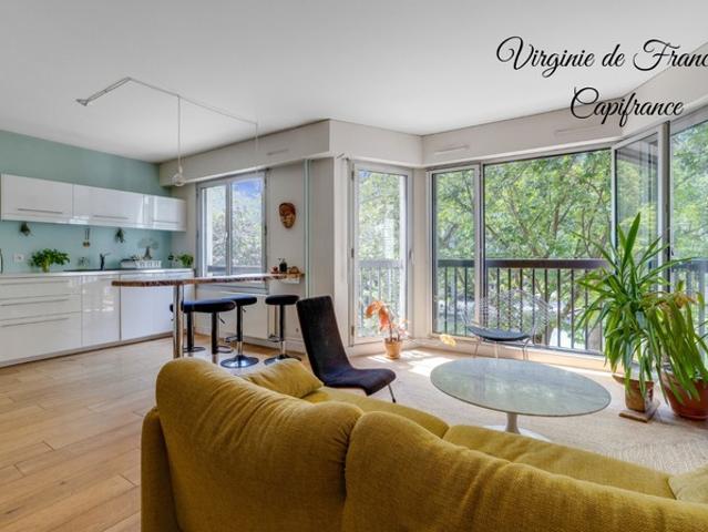 75010 A vendre appartement 4p 89m2 Traversant Vue Panoramique sur le canal Saint Martin Ascenseur Cave Parking