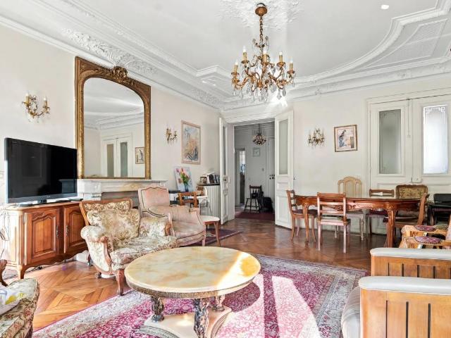 75010 APPARTEMENT 130 m² avec balcon 5 PIECES