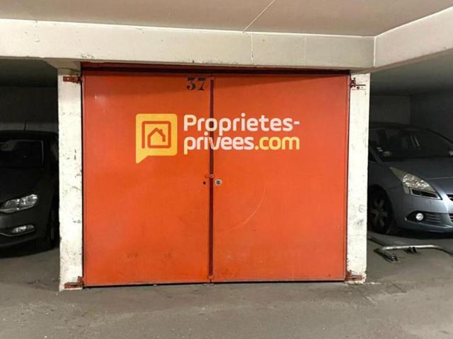75015 PARIS Parking / box / stockage 12 m2 Boulevard Lefebvre Saint Lambert Parc d'expo Porte de Versailles