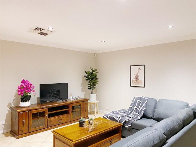 $750/w Furnished Family Home at Ferndale