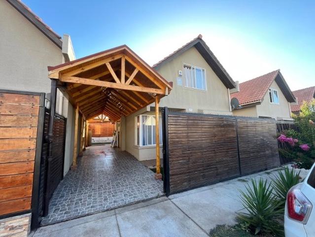 $ 750.000 Casa en Arriendo en Peñaflor 3 dormitorios 3 baños / Gestión y Propiedad