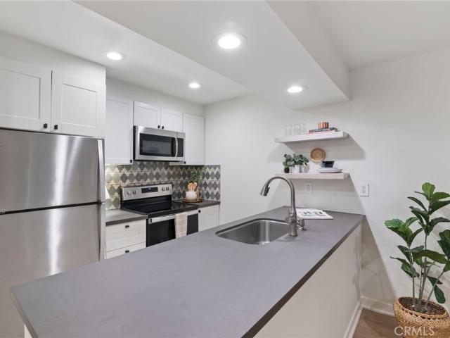 750 N Kings Road 111